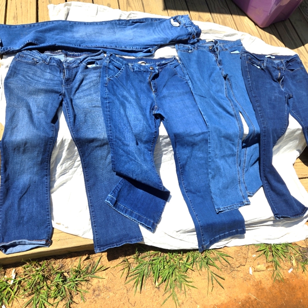 5 pairs of jeans in great condition. For 1 price you get all 5 pairs! Make offer